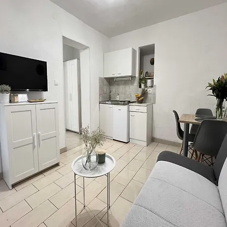 Vela - With Garden View Makarska