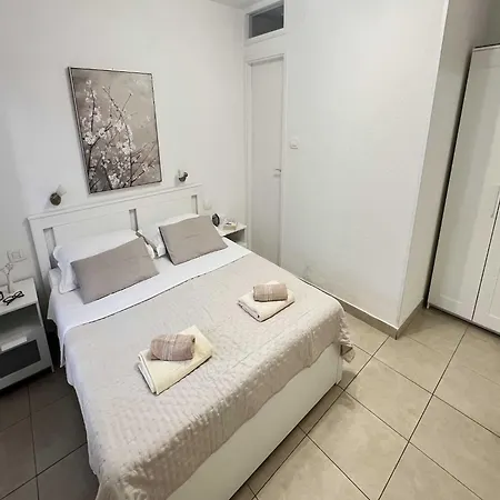 Vela - With Garden View * Makarska